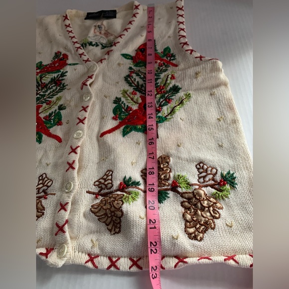 In Resource Women’s Christmas Sweater Vest L appliques Cardinals Pinecones - Picture 8 of 11